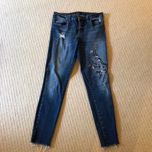 Jeans with little floral pattern